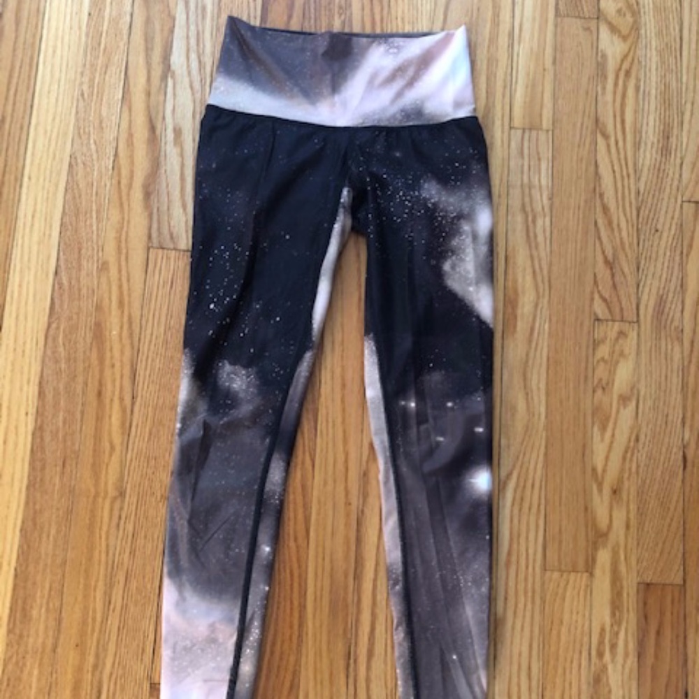 TEEKI LEGGINGS! A MUST HAVE!